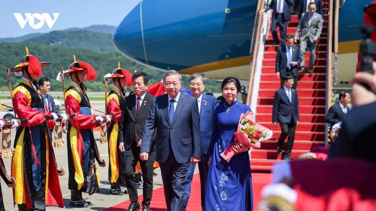 Party General Secretary To Lam arrives in Seoul on state visit to Republic of Korea